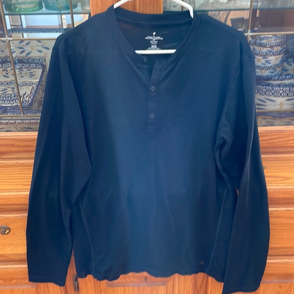 Fabletics Men’s Long-Sleeve Top, Size Medium